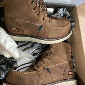 Ariat moc 6 work boot 9.5 wide, new in box